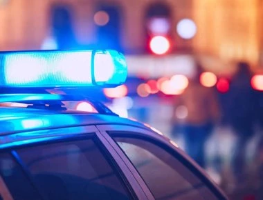 Γάζωσαν «νονό» της νύχτας στην ακτή Κονδύλη στον Πειραιά - Σε κρίσιμη κατάσταση μεταφέρθηκε στο Τζάνειο